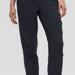 Lululemon Athletica Dark Blue Joggers dance studio size 4